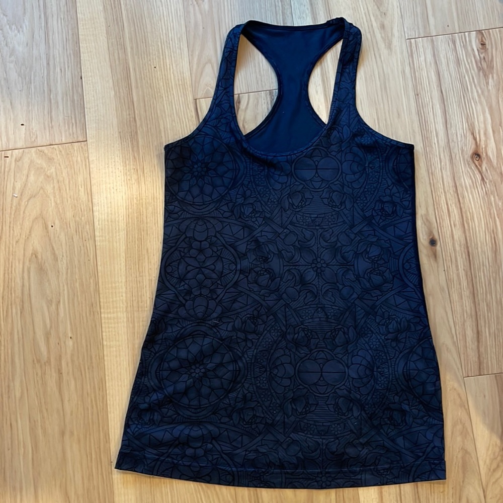 Size 6 Lululemon black tank